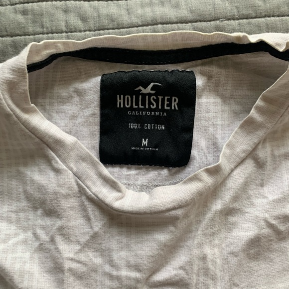 White Hollister t shirt, size medium - Picture 2 of 2
